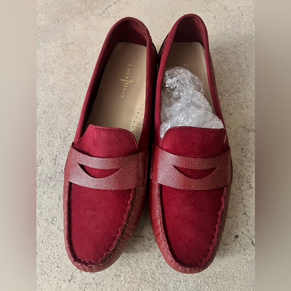 DEEP RED/ GOLD SUEDE DRIVING SHOES/ MOCCASINS BY COLE HAAN IN A SIZE 9.5. NWOB